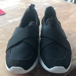 AK SPORT WOMENS SHOES 7M worn 1x sticker on